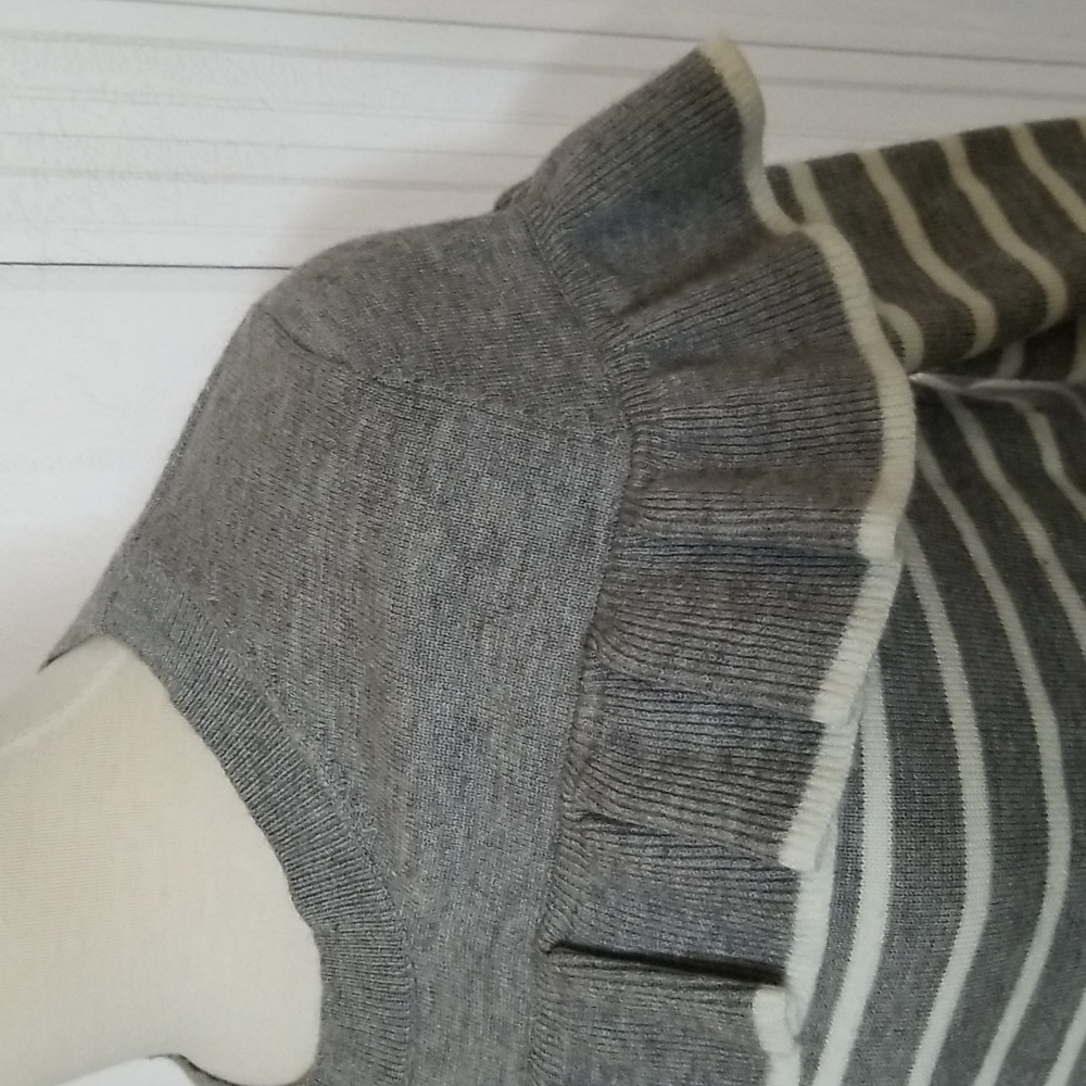 Le Lis Ruffle Knit Sweater - Picture 3 of 9